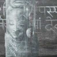 Acrylgemälde in schwarz-weissen Kontrasten mit der Darstellung eines indischen Kopfes vor einer 
      weissen Schrift